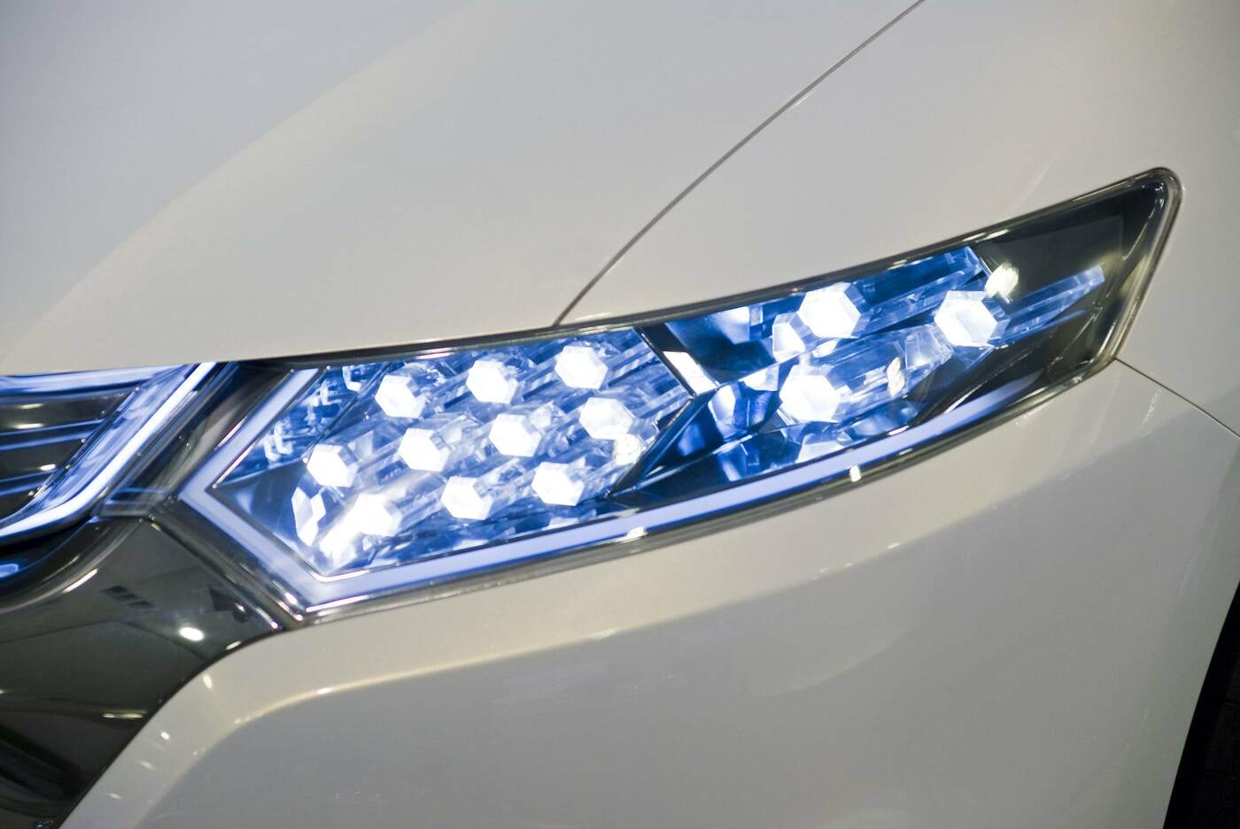 LED lamp auto esilaternates