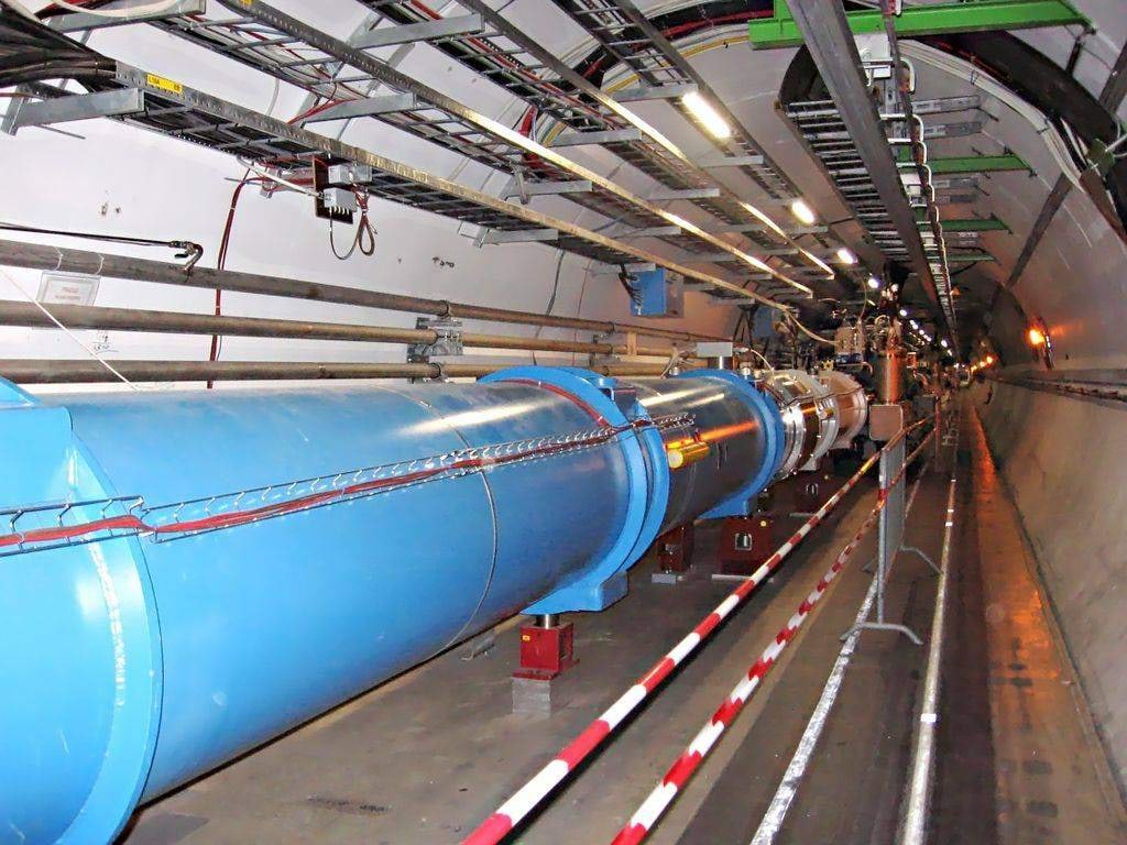 LHC tunnel CERN'is