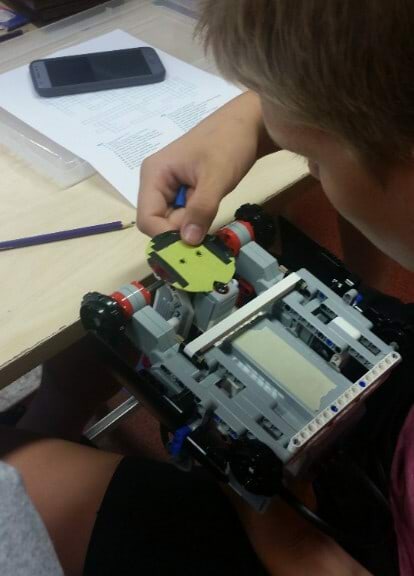 LEGO EV3 robot koos filterpeaga