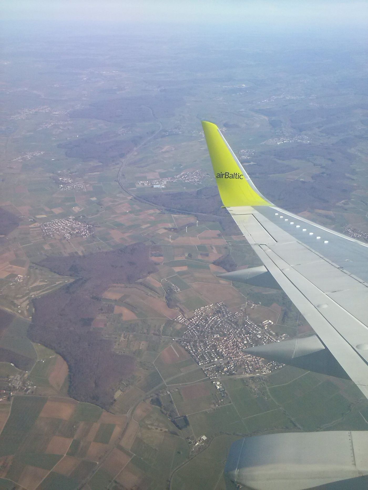 Lendava lennuki tiib aknast
