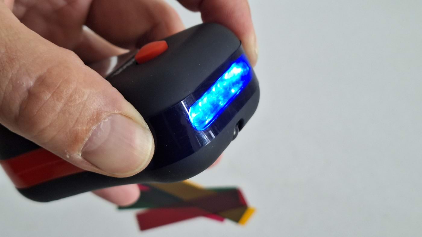 How to keep the light filter in front of the flashlight LED bulbs