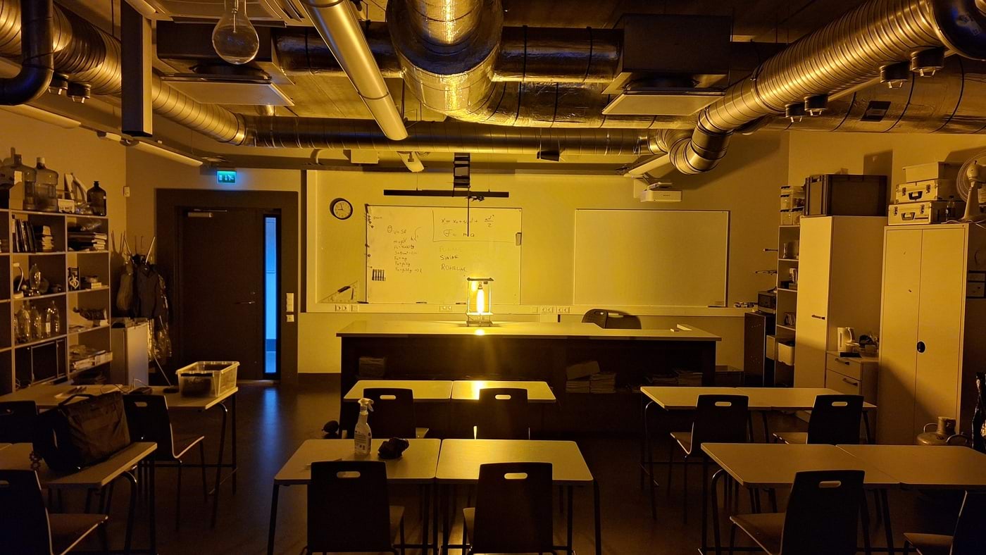 A105 madalrõhu naatriumlambi valguses