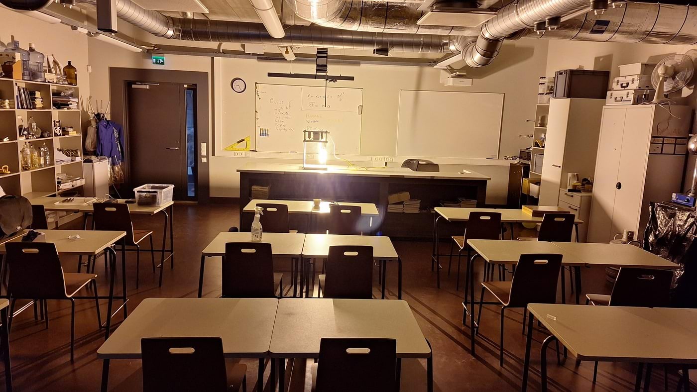 A105 kõrgrõhu naatriumlambi valguses