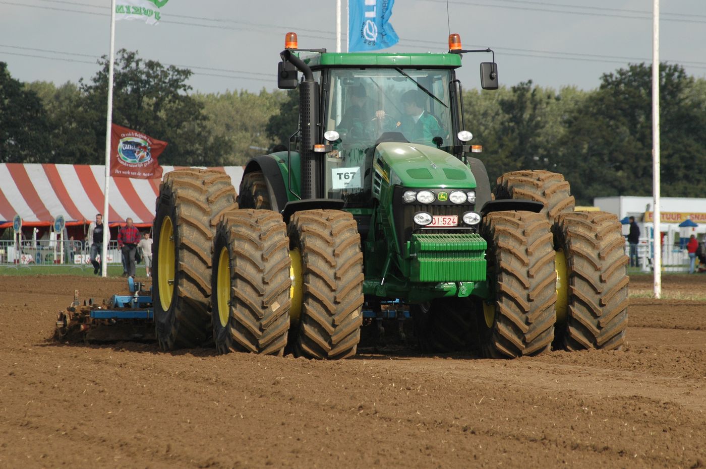 Väga suur traktor