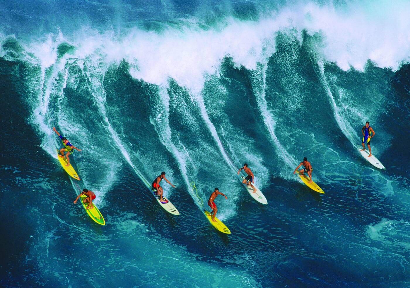 Surfaja surfab lainetel<br>